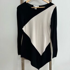 WHBM Knit Sweater Asymmetric Long Sleeve Colorblock Modern Black Cream Size XXS